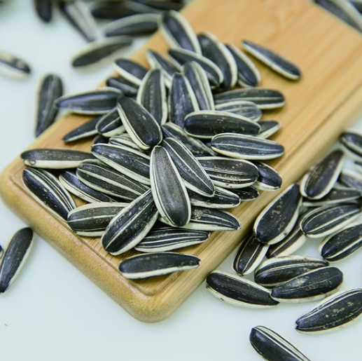 Сырые натуральные семечки подсолнечника 601 нового урожая 2025 года по самой низкой цене 22 58 Подсолнечные семечки