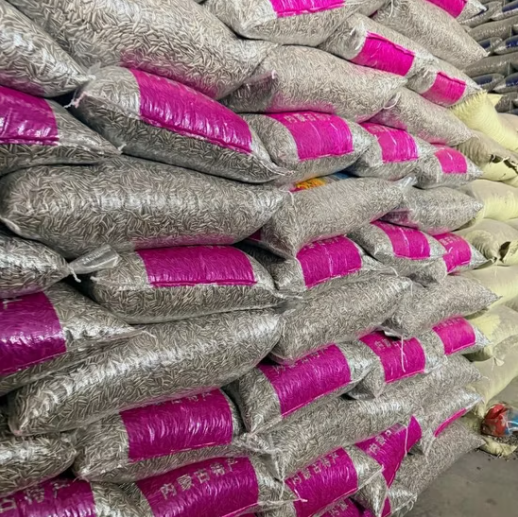 Завод-изготовитель семян подсолнечника типа 361, размер 200–210 33 133 Подсолнечные семечки