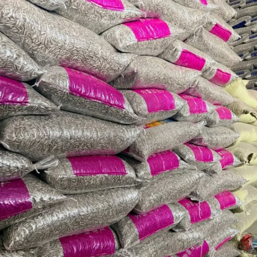 Мелкие семена подсолнечника 270–280, старый урожай: 50% смесь с новым урожаем, хорошее качество, плесень 1–2% 44 128 Подсолнечные семечки