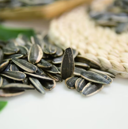 Натуральные чёрные семена подсолнечника 361, происхождение — Китай, 180–190 44 25 Подсолнечные семечки